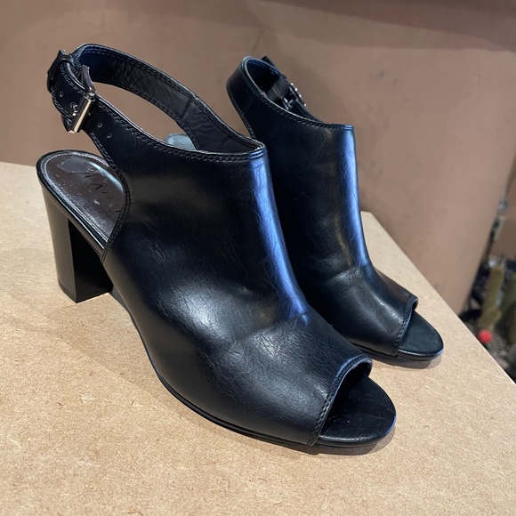 Ralph Lauren Leather Sling Back Sandals - Picture 2 of 7